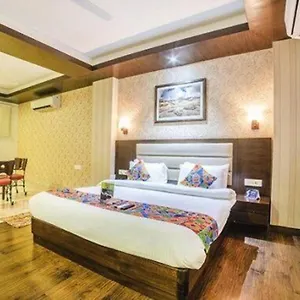 3* Hotel Fabhotel Galaxy - Nr Patel Nagar Metro